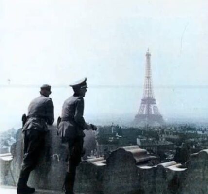 Fotografien von Hitlers triumphalem Einzug in Paris, 1940