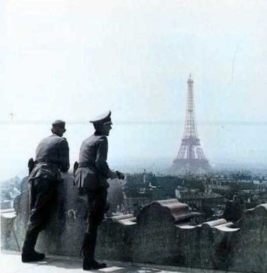 Fotografien von Hitlers triumphalem Einzug in Paris, 1940