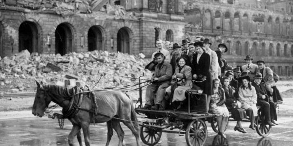 60+ Vintage Fotos vom zerstörten Berlin im Jahr 1945