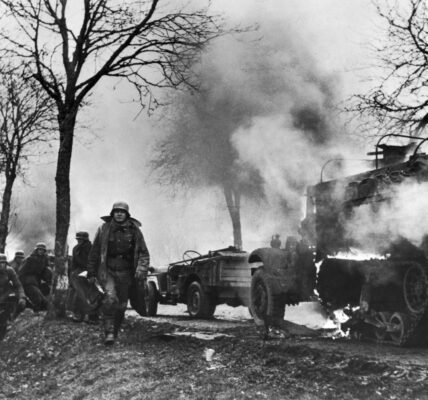 Während der Ardennenoffensive kommen deutsche Soldaten