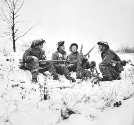 Deutsches Alpenkorps – Männer der Schneeschuh-Ersatzabteilung aus Immenstadt beim Training für ihren Fronteinsatz in den Allgäuer Alpen 1915