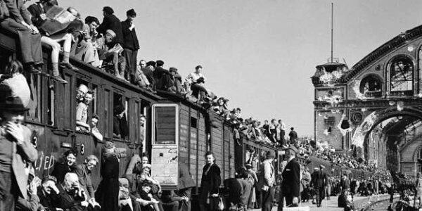 60+ Vintage Fotos vom zerstörten Berlin im Jahr 1945