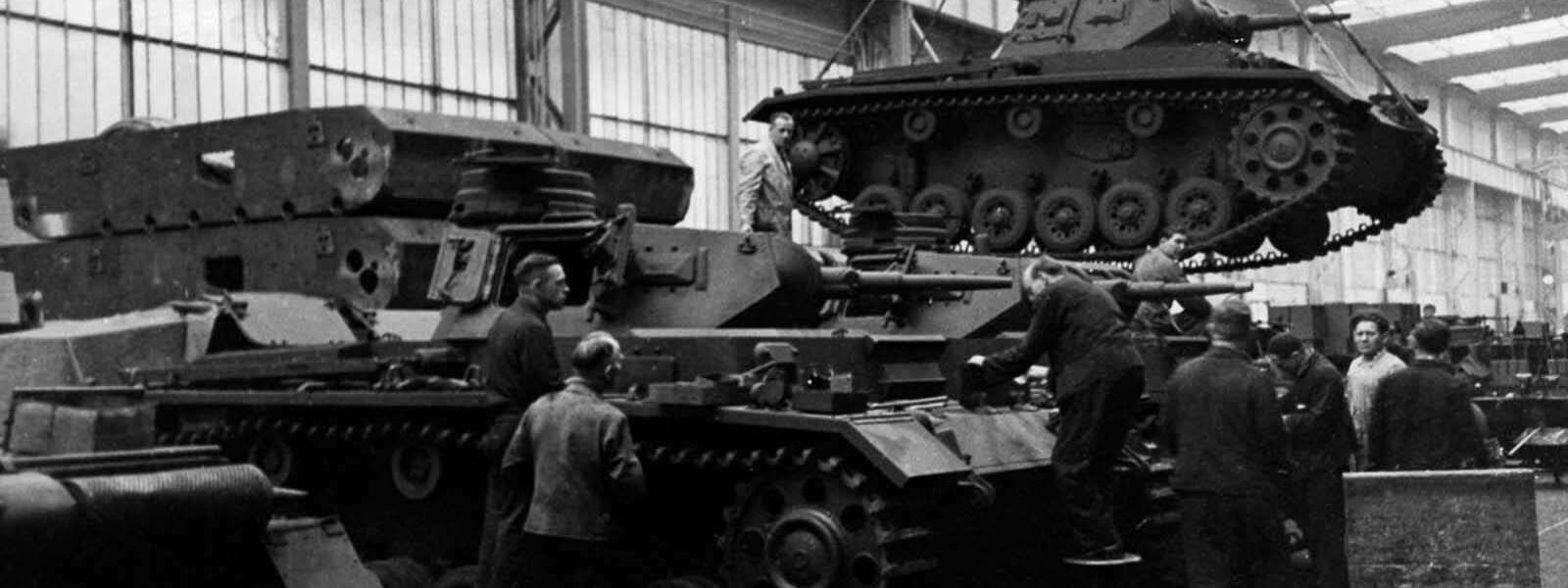 Seltene Fotografien zeigen die Panzerfabriken des Zweiten Weltkriegs 1940-1945