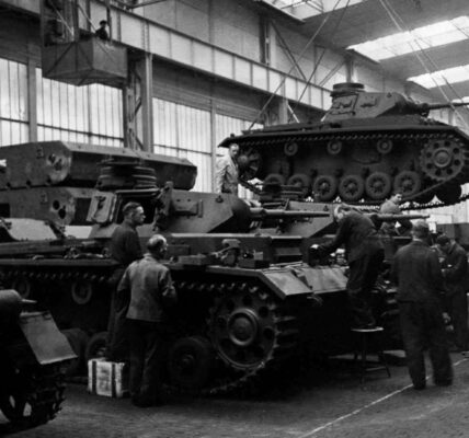 Seltene Fotografien zeigen die Panzerfabriken des Zweiten Weltkriegs 1940-1945