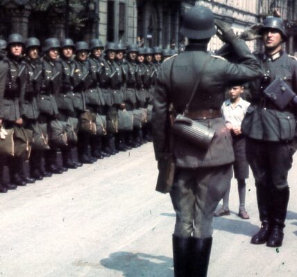 Deutsche Soldaten bei einer Militärparade, 1941