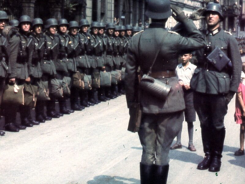 Deutsche Soldaten bei einer Militärparade, 1941