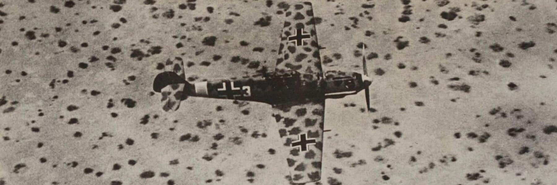 Jagdgeschwader 27: Bf 109 E im Flug über Tobruk, Sommer 1941