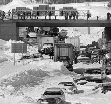 Brutaler Winter 1978: Erstaunliche Fotos vom Schneesturm in Norddeutschland von Dezember 1978 bis Januar 1979