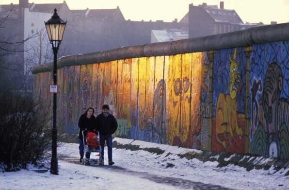 Diese Fotos zeigen den Alltag an der Berliner Mauer, 1985-1986