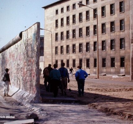 Diese Fotos dokumentieren das Alltagsleben an der Berliner Mauer in den Jahren 1985-1986