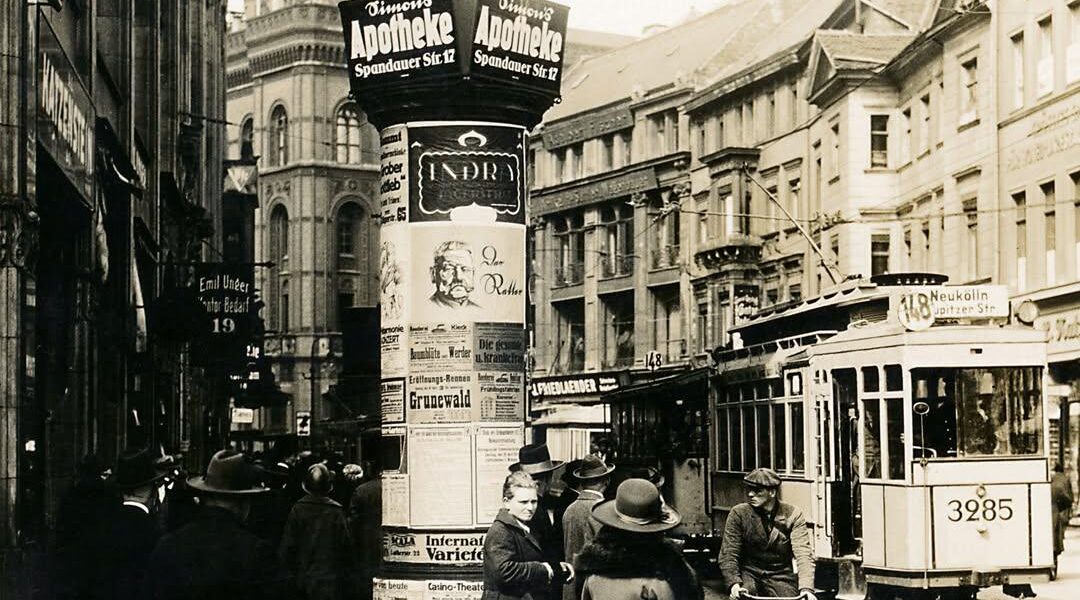 Straßenszenen Berlins während der 1920er Jahre durch erstaunliche Fotos