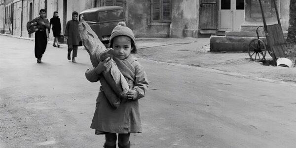 40 Amazing Black and White Photographs Capture Everyday Life in France During the Mid-20th Century.