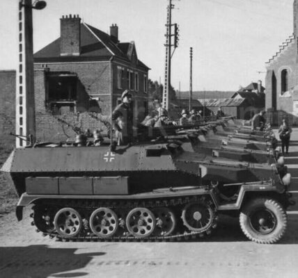 Halb LKW, halb Panzer: Der deutsche Sd.Kfz. 251 war ein voller Erfolg