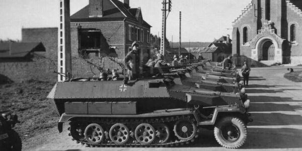 Halb LKW, halb Panzer: Der deutsche Sd.Kfz. 251 war ein voller Erfolg