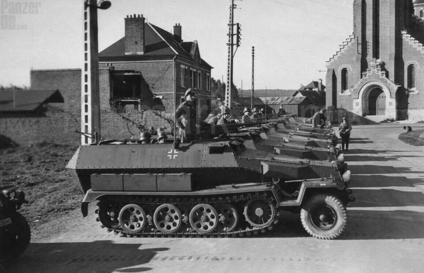 Halb LKW, halb Panzer: Der deutsche Sd.Kfz. 251 war ein voller Erfolg