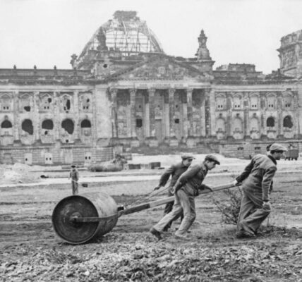 Alte Fotos von Berlin nach dem Zweiten Weltkrieg.