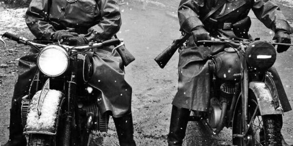 Erstaunliche Vintage-Fotografien von Frauen auf Motorrädern aus den 1920er und 1930er Jahren