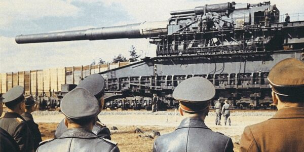 Ansehen: Abfeuern des 80-cm-Eisenbahngeschutzes „Schwerer Gustav“