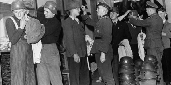 37 wunderschöne, traurige, aber beruhrende Farbbilder aus dem Zweiten Weltkrieg