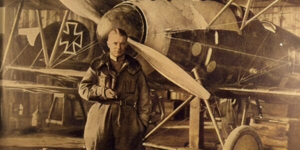Manny Lt. Ernst Udet vor seiner Albatros D-V_L