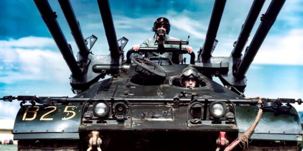 Stählerner Himmelshuter: Das ZSU-23-4 Shilka entfesselt seine Feuerkraft!