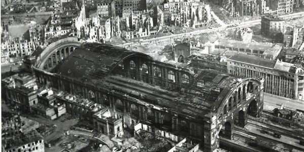 60 Vintage-Fotos des zerstörten Berlins im Jahr 1945.