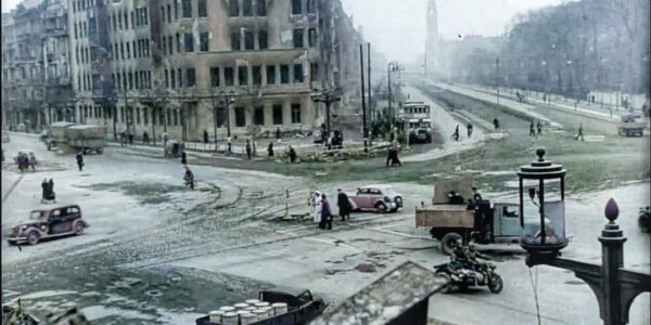 Erstaunliche Farbfotos fangen Berlin im Sommer 1945 ein, direkt nach dem Fall