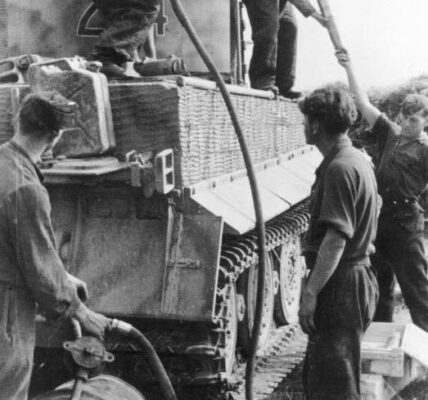 Einsätze deutscher 8,8-cm-Flak in Nordfrankreich und Versorgung eines Tiger I an der Ostfront – Sommer 1944