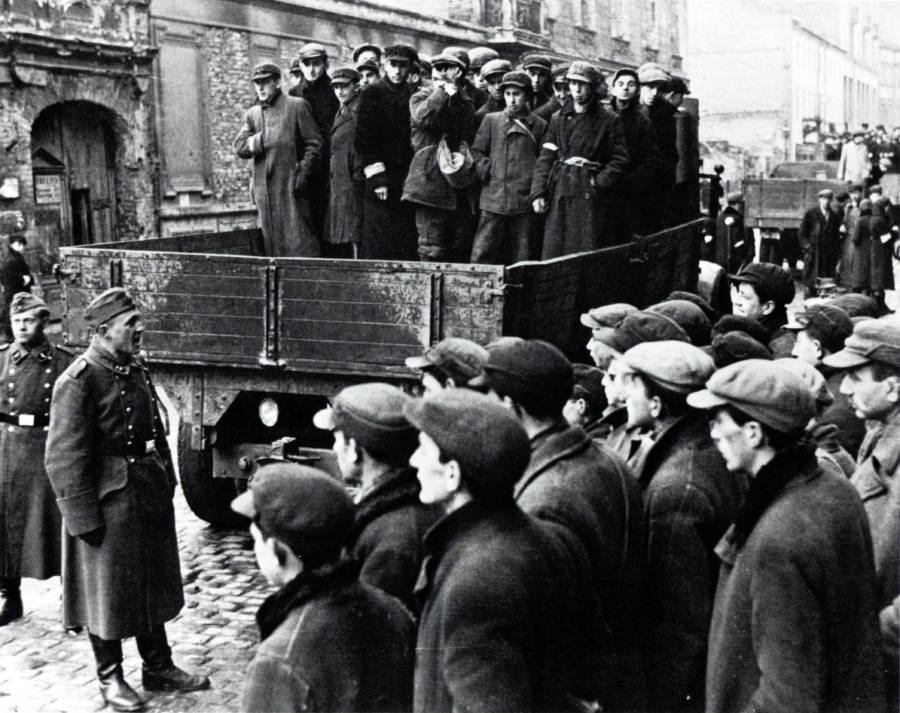 Warschauer Ghetto, 2. Weltkrieg, Transport judischer Menschen.