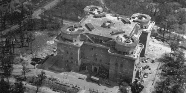 60+ historische Aufnahmen des zerstörten Berlins im Jahr 1945