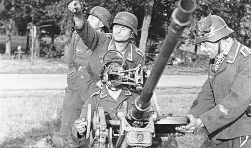 Kämpfe an mehreren Fronten – Luftabwehr in Arnheim, Widerstand in Warschau und Panzerkräfte in Budapest, Herbst 1944