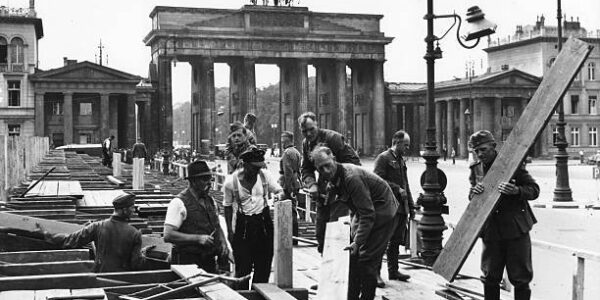 beeindruckende Farbfotos, die das Alltagsleben in Berlin kurz vor den Bombenangriffen 1940 einfangen