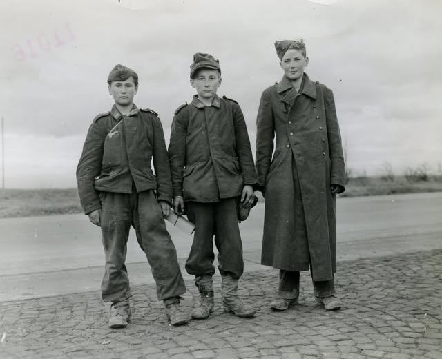 Die Geschichte der Luftwaffenhelfer: Jugendliche im Schatten des Krieges