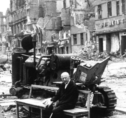 Berlin in Trummern – Ein alter Mann und das Ende eines Zeitalters.
