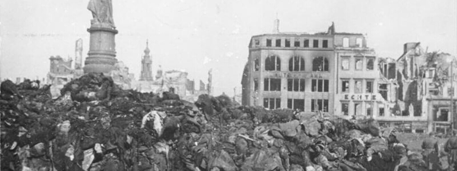 Wiederaufbau Dresdens nach den schrecklichen Bombenangriffen am Ende des Zweiten Weltkriegs, 1945–1970