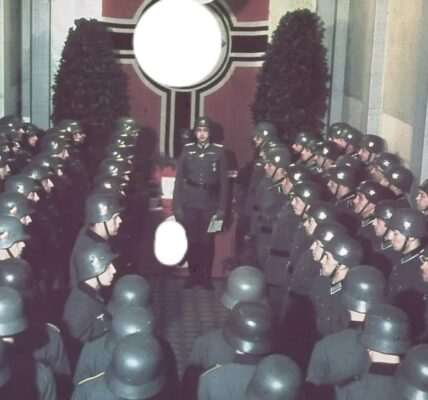 Ovationen für Hitler in der Krolloper nach der Bekanntgabe des erfolgreichen Anschlusses, 1938