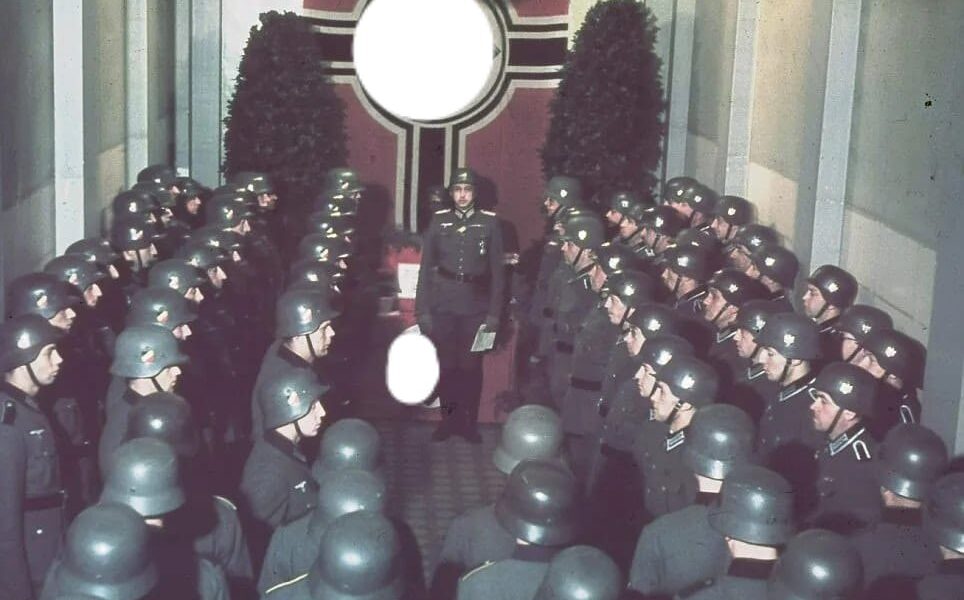 Ovationen für Hitler in der Krolloper nach der Bekanntgabe des erfolgreichen Anschlusses, 1938
