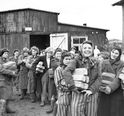 Deutschland, 24. April 1945 – Befreiung, Brot und neue Hoffnung: Frauen im Lager Bergen-Belsen“.