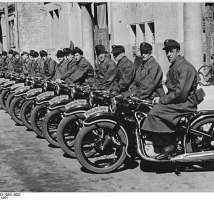 Stolze Boten der Nation – Als die Deutsche Post noch auf zwei Rädern unterwegs war.