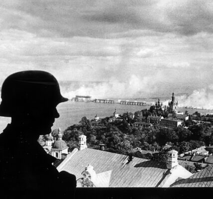 Ein stiller Blick uber Kiew – Deutsche Besatzung an der Ostfront, 1941.
