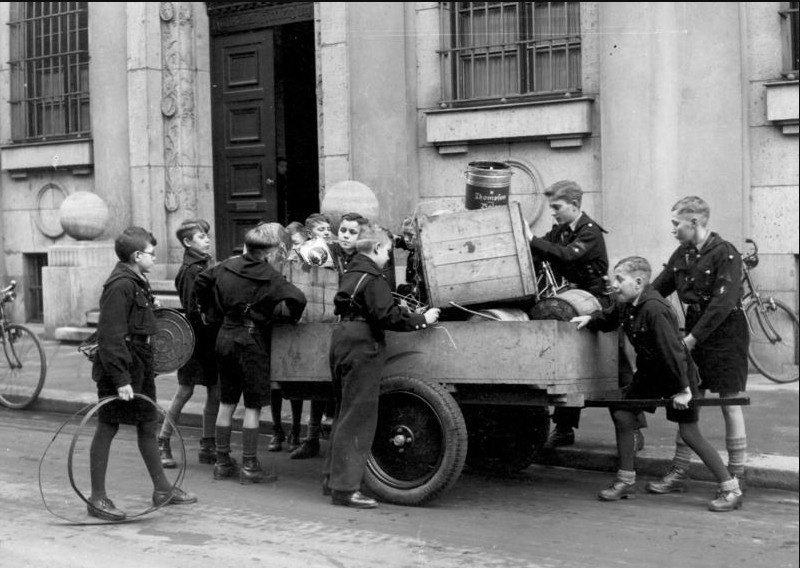 60 Vintage-Fotografien dokumentieren den Alltag deutscher Jugendorganisationen in den 1930er Jahren