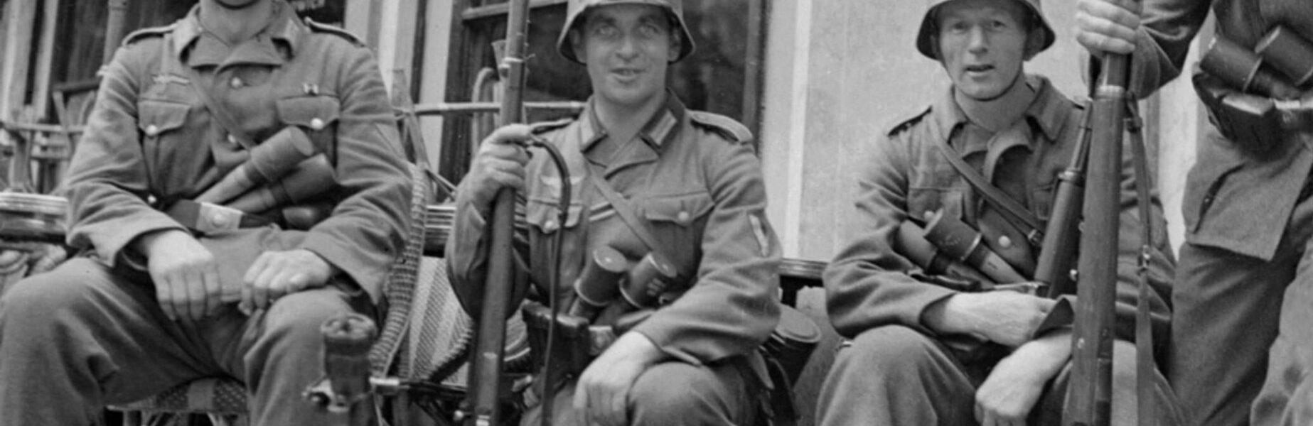 Ein letzter Sommer in Paris: Deutsche Soldaten im Café de Flore, August 1944.