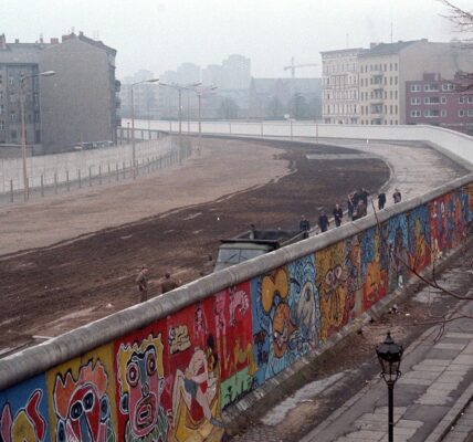 Diese Fotos zeigen den Alltag an der Berliner Mauer, 1985-1986