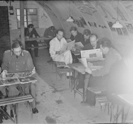 Bilder vom Alltag in einem deutschen Kriegsgefangenenlager in Großbritannien