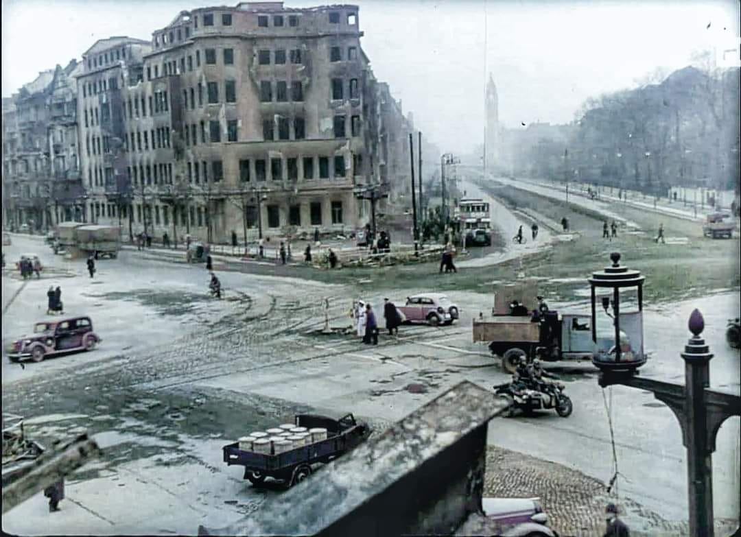Erstaunliche Farbfotos fangen Berlin im Sommer 1945 ein, direkt nach dem Fall