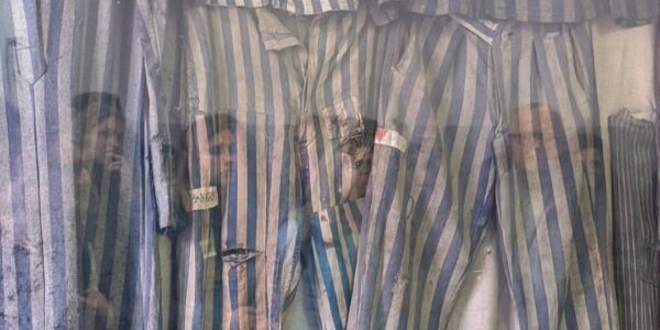 Ein stiller Zeuge der Geschichte – Die Kleidung der Häftlinge in den Konzentrationslagern.