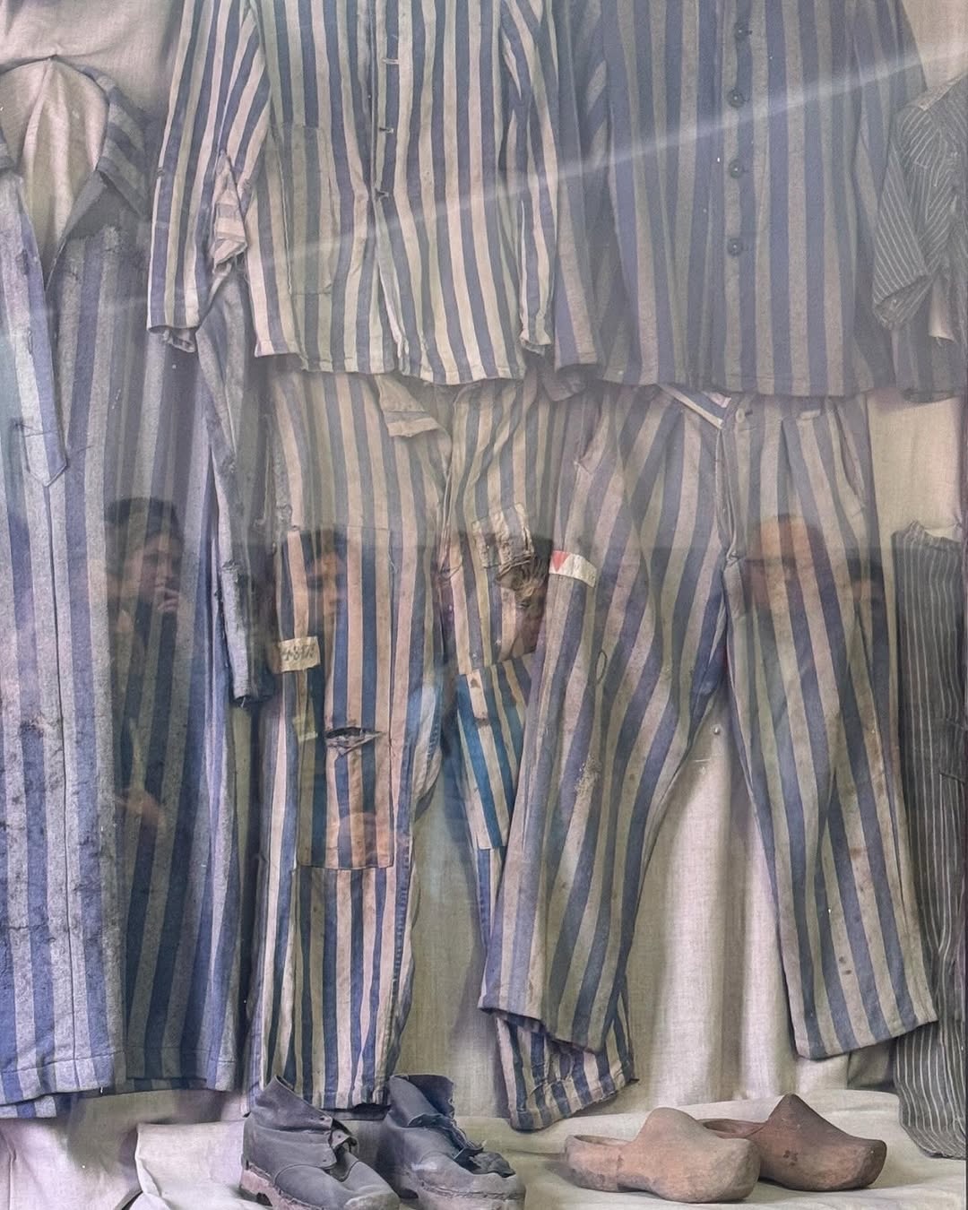 Ein stiller Zeuge der Geschichte – Die Kleidung der Häftlinge in den Konzentrationslagern.
