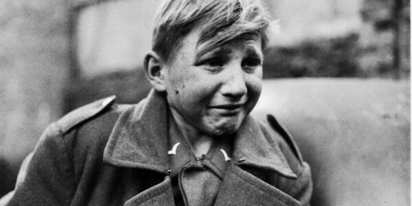 Hans-Georg Henke – Ein 16-jähriger Soldat zwischen Pflicht und Verzweiflung, 1945.