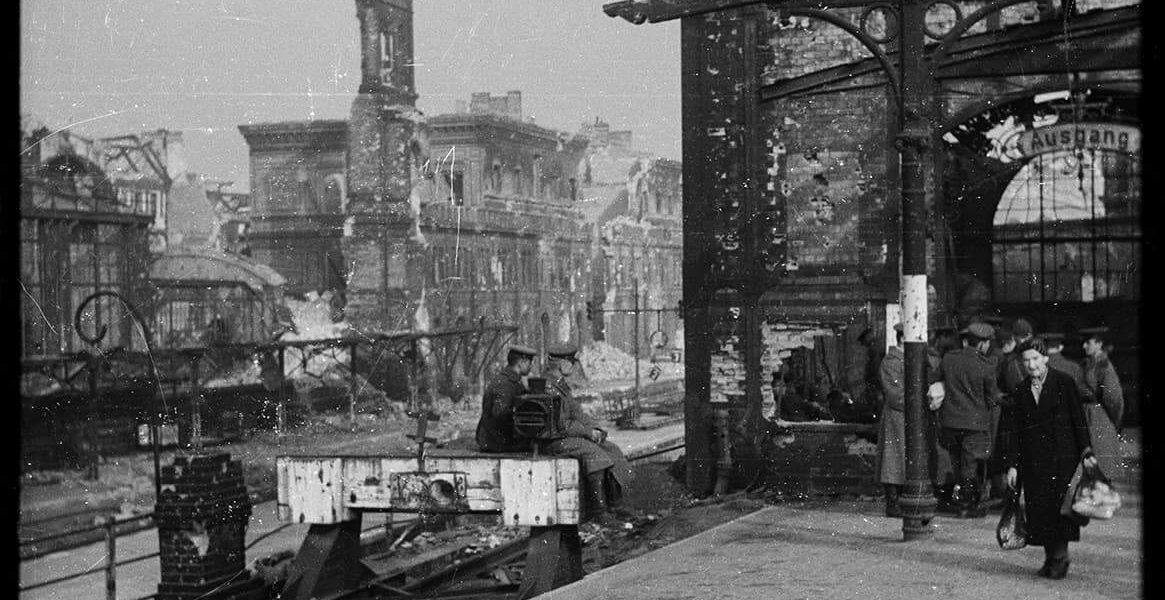 Schwarze Märkte und die Ruinen Berlins. Langer Weg zuruck nach Amerika