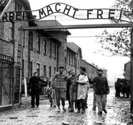 Befreiung von Auschwitz, dem Konzentrationslager der Nazis, in dem mehr als eine Million Menschen getötet wurden